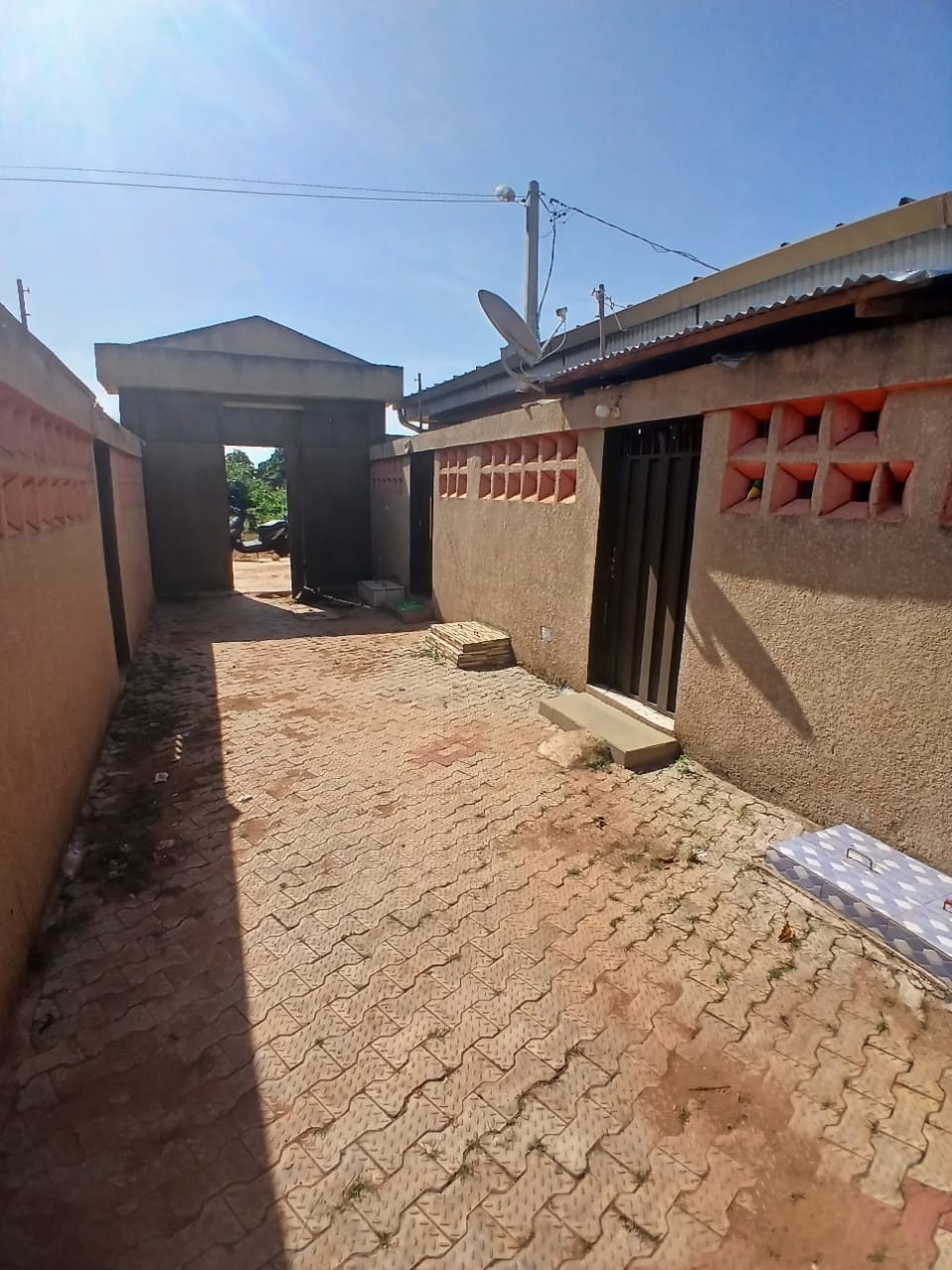 Une cour déjà construite en vente à Prémafolo IPR